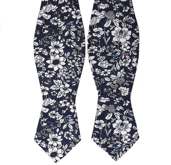 NŒUD PAPILLON BLEU MARINE À FLEURS