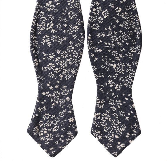 Cravate Noeud Grise avec Fleurs Blanches