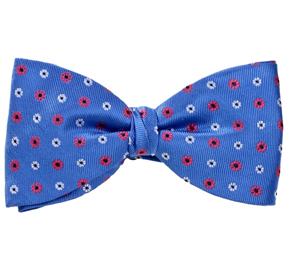 Noeud Papillon et Mouchoir en Soie Bleu Ciel avec Marguerites