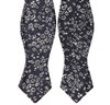 Cravate Noeud Grise avec Fleurs Blanches
